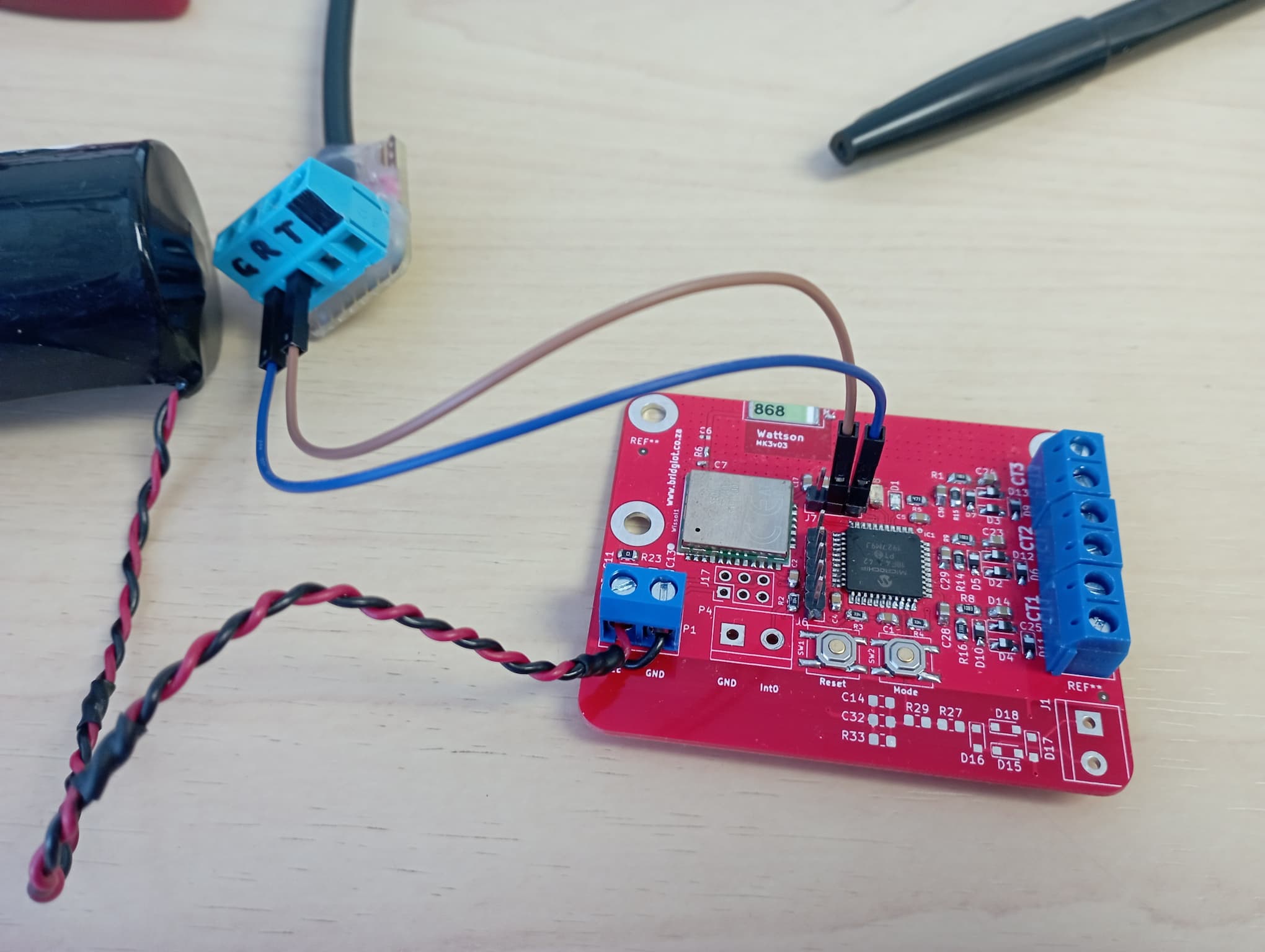 The Wattson's PCB and battery.